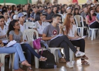 Cerca de 500 estudantes participam da Revisão Pré-Enem em Corrente